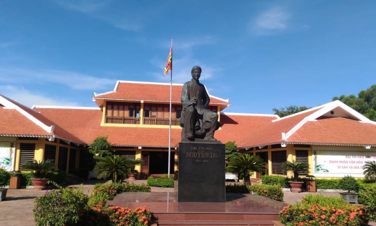 Về Khu lưu niệm Nguyễn Du ở Hà Tĩnh thăm vị Đại thi hào dân tộc