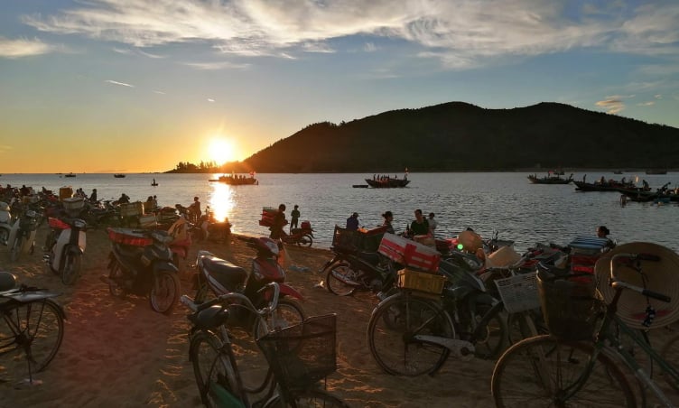 Làng cá Cửa Nhượng – Trải nghiệm cuộc sống làng chài nhộn nhịp bên biển Thiên Cầm