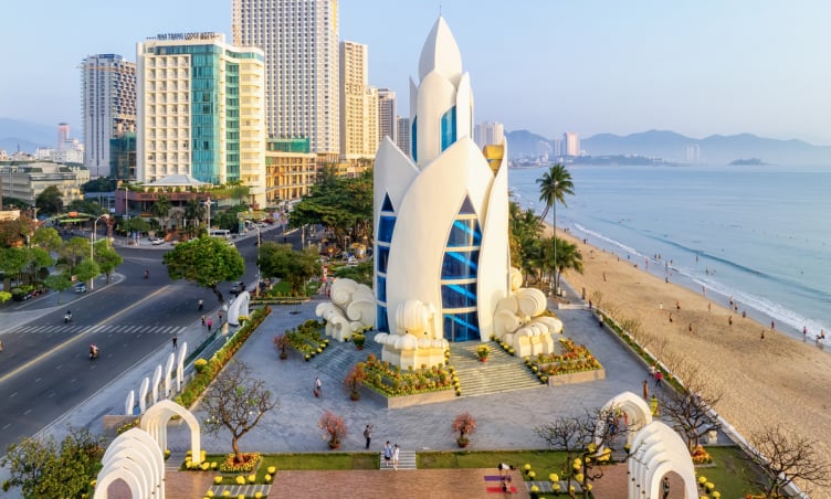 Bay từ Đà Nẵng đến Nha Trang mất bao lâu?