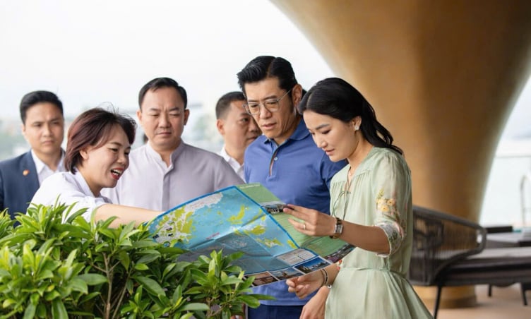 Quốc vương và Hoàng hậu Bhutan du ngoạn vịnh Hạ Long