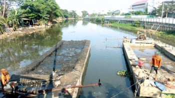 Một mình Công ty Môi trường Việt Úc tham gia và trúng gói thu gom, vận chuyển bùn thải hơn 7 tỷ