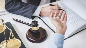 Để 'đường băng' đấu thầu bằng phẳng: Cần siết lại các tiêu chí 'lạ'