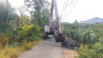 Đằng sau sự 