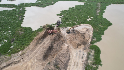 Báo động nạn khai thác cát trái phép tràn lan tại Bình Thuận Bài 1: “Đại công trường” khai thác cát lậu phá nát hồ Biển Lạc