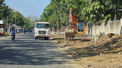 Đồng Nai: Thi công nâng cấp vỉa hè các tuyến đường nội ô thị trấn Định Quán (Giai đoạn 2) rào chắn sơ sài, không cắm bảng công trình
