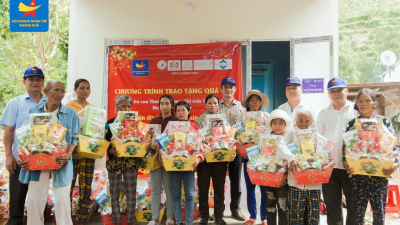 Đảng ủy Khối Doanh nghiệp phối hợp với Hội Doanh nhân trẻ Khánh Hòa trao nhà tình nghĩa và trao tặng quà Tết tại Thôn Tà Lương,  huyện Khánh Sơn