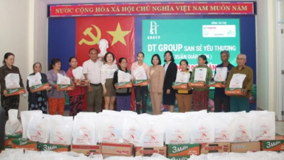  Công ty Cổ phẩn Rong Biển DT Khánh Hòa dành 2.500 suất quà trao tặng cho người nghèo ở các tỉnh Khánh Hòa và Phú Yên dịp giáp Tết