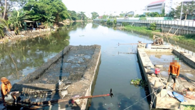 Một mình Công ty Môi trường Việt Úc tham gia và trúng gói thu gom, vận chuyển bùn thải hơn 7 tỷ