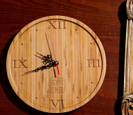 Đồng hồ treo tường bằng gỗ tre tự nhiên hình tròn số la mã ROCHELLIO-T