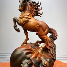 Tượng ngựa gỗ phong thủy bằng gỗ trắc đỏ đen
