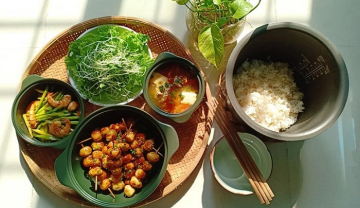 Mê cơm nhà với những bữa ăn nấu bằng nồi sứ dưỡng sinh Minh Long