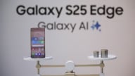 Samsung ra mắt điện thoại mỏng nhất lịch sử để chạy đua với Apple