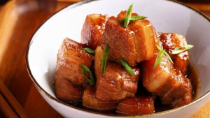Bí quyết kho thịt ngon: có nên đậy nắp khi kho?