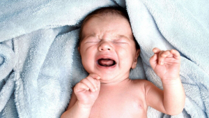 Tại sao em bé sinh ra phải khóc?