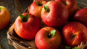 Trẻ bị ho có nên ăn táo không?