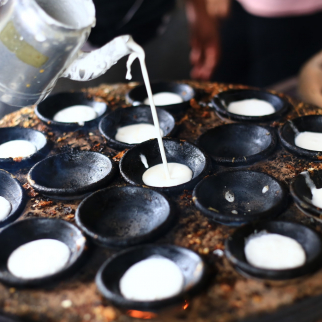 “Thương nhớ” món bánh căn ở Cửa Bé - làng chài làm mắm nổi tiếng của Khánh Hòa