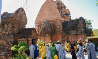 Tới Nha Trang đừng quên lễ hội Tháp Bà Ponagar - Tìm về sự độc đáo của văn hoá tín ngưỡng