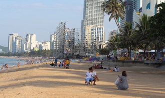 Vì Festival Biển 2023, du khách tới Nha Trang quyết định ở lại chơi thêm vài ngày