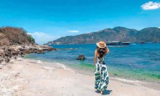 “Đánh bay” cơn nóng mùa hè tại Vịnh San Hô - địa điểm “hút khách” du lịch ở Nha Trang