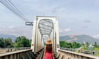 Check-in ở cầu sắt Nha Trang, background xịn xò sẽ cho bạn những tấm hình cực chất