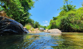 Đắm mình trong không gian đẹp tuyệt của Suối Ba Li ở Khánh Hòa