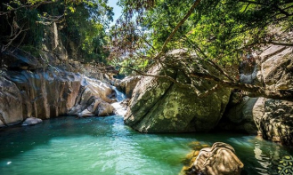 Ngày hè, cùng rủ hội bạn đi cắm trại ở những con suối tuyệt đẹp tại Nha Trang