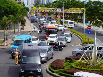 Khánh Hòa tìm giải pháp giảm ùn tắc vì xe du lịch