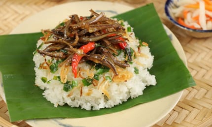 Độc lạ món xôi cá cơm Nha Trang khiến bao người “thương nhớ”