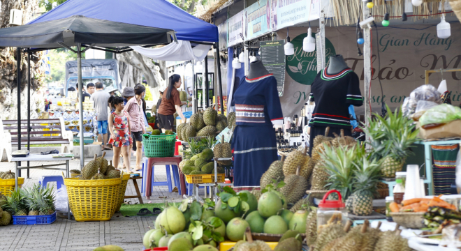 Phiên chợ nông sản Khánh Hòa ước đạt doanh thu 6,5 tỷ đồng, thu hút hơn 10.000 người tham quan, mua sắm