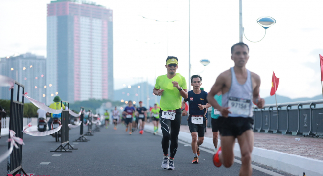 Nha Trang lần đầu đón 11.000 runner tại VnExpress Marathon, sức hút của giải chạy đang nóng lên từng ngày