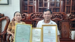 Nhiều nhà tìm đến Hồng Gái để coi nước mắm làm từ cá biển Cửa Việt sao ngon tới vậy