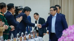 Thủ tướng: Cán bộ Quảng Nam phải bám đất, bám người, \'sống chết\' với Quảng Nam để tỉnh đi đầu trong phát triển