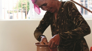 Độc đáo nghề gốm “mẹ truyền con nối” 