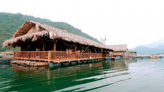 Một cây làm chẳng nên non ba cây chụm lại lên hòn núi cao