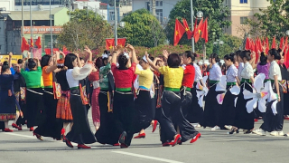 Sơn La: Rộn rã “Hội xuân dâng Bác”
