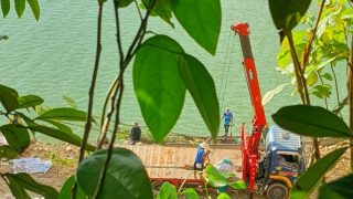 Dùng ô tô bứng cây tạo \'cảnh trời Âu” ra khỏi rừng Quảng Trị