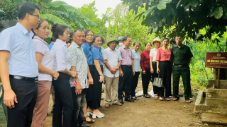 Nghệ An: Tổ chức cho cán bộ và hội viên nông dân tham quan mô hình xử lý rác thải thân thiện với môi trường 
