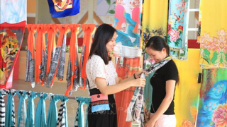 Lập chuỗi liên kết sản xuất và tiêu thụ tơ lụa Bảo Lộc