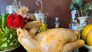 Cách làm gà cúng đêm Giao thừa đúng chuẩn để đón Năm mới tài lộc