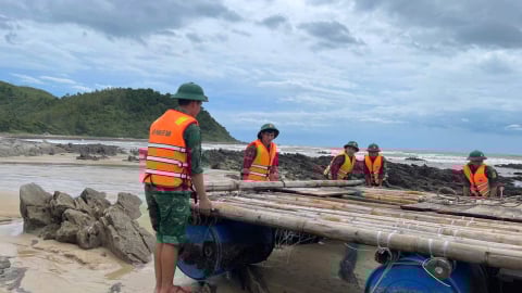 Bộ đội Biên phòng Roòn về với dân, giúp khắc phục hậu quả bão số 5