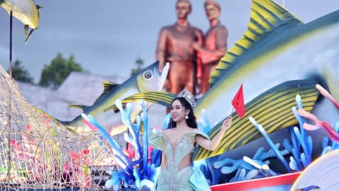 Gia Lai: Cồng chiêng 'xuống phố', hòa nhịp cùng carnival biển
