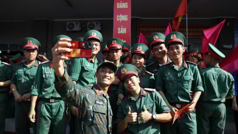 Xúc động khoảnh khắc Đà Nẵng dang rộng vòng tay đón các chiến sĩ A80 trở về