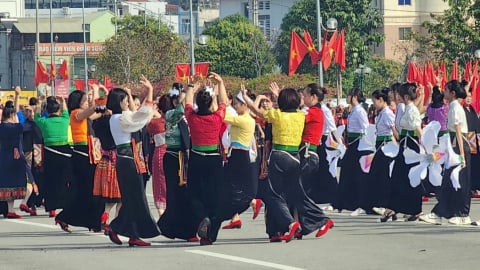 Sơn La: Rộn rã “Hội xuân dâng Bác”