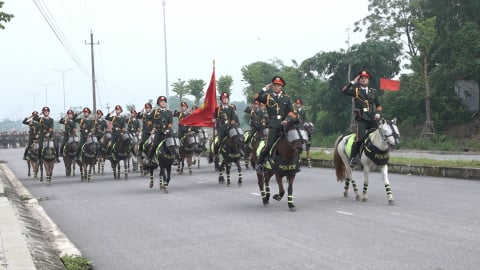 Uy lực đội hình kỵ binh Cảnh sát cơ động trước ngày đại lễ 2/9