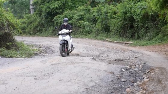 Đường tỉnh lộ 587 Quảng Trị đầy ổ voi, ổ gà