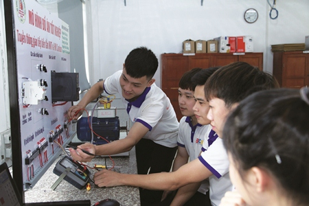 Mong ước giúp nhà nông \'rảnh tay\' khi chăm sóc cây trồng