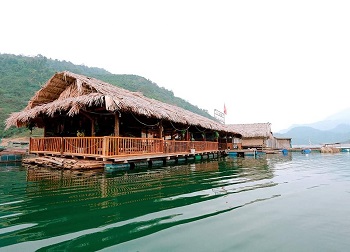 Một cây làm chẳng nên non ba cây chụm lại lên hòn núi cao