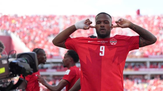 Cyle Larin và bàn thắng “cứu rỗi” đội tuyển Canada có gì đặc biệt?
