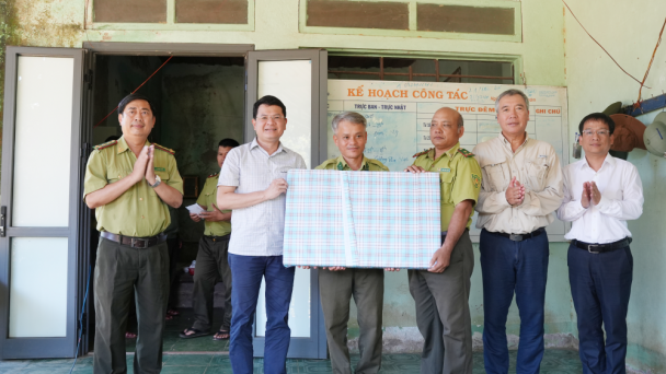 Đằng sau chuyến đi đột xuất của Bí thư Thành ủy Huế đến các trạm kiểm lâm heo hút nhất