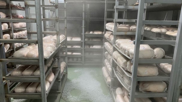 Rùng mình đột kích kho lạnh, phát hiện 100 tấn thịt lợn hôi thối trị giá 18 tỷ đồng 